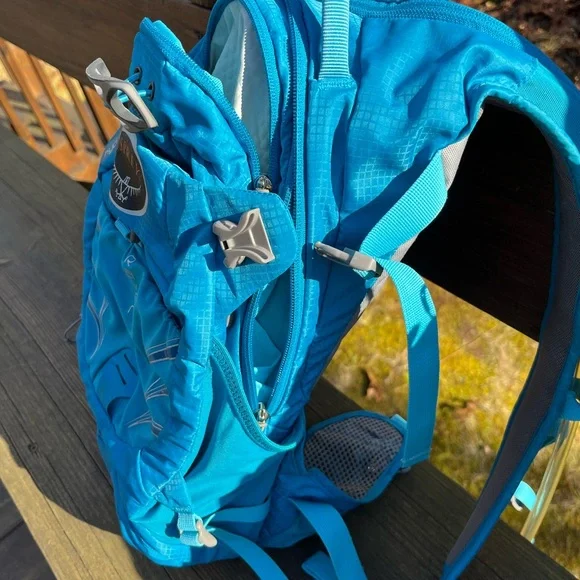 Osprey Women’s "Raven 14" Biking Backpack w/Hydration Bladder - Picture 4 of 8